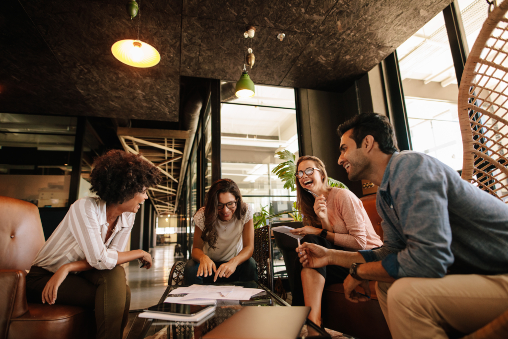 Team,Of,Corporate,Professionals,Having,Friendly,Discussion,In,A,Meeting.